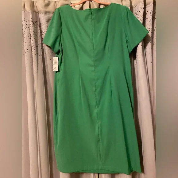 Brand- ABG Dress
Size- 14W, PTP- 22”, Length- 40”
Color- Kelly green - Picture 2 of 2